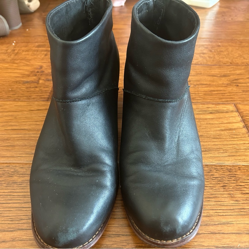 IN GOOD CONDITION: BLACK TOMS ANKLE BOOTS WITH WOODEN HEEL, SIZE 10!